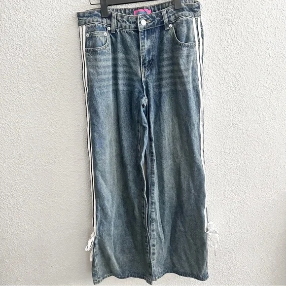 NWOT Edikted Blue Washed Low Rise Bow Ribbon Baggy Jeans - Picture 3 of 11